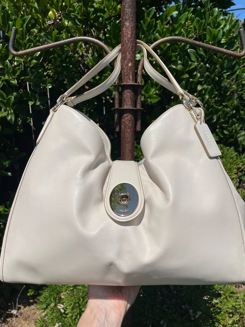 Coach Ivory Leather Turn-Lock Hobo Shoulder Bag Large Tote Gold Hardware Hangtag